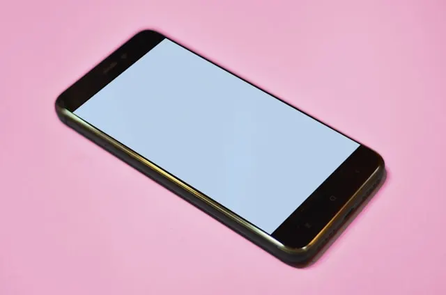 smartphone, pink-bg, phone-pink-backdrop